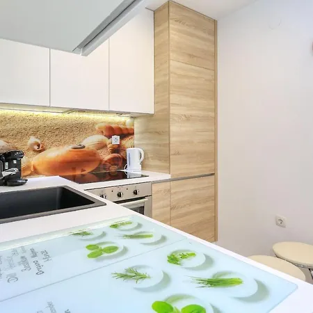 La Manche Apartment *